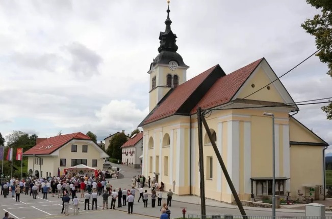 Rovte: spominska maša in slovesnost za žrtve med in povojnega nasilja